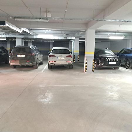 Airport 24&24 Car Parking Appartement Chişinǎu Buitenkant foto