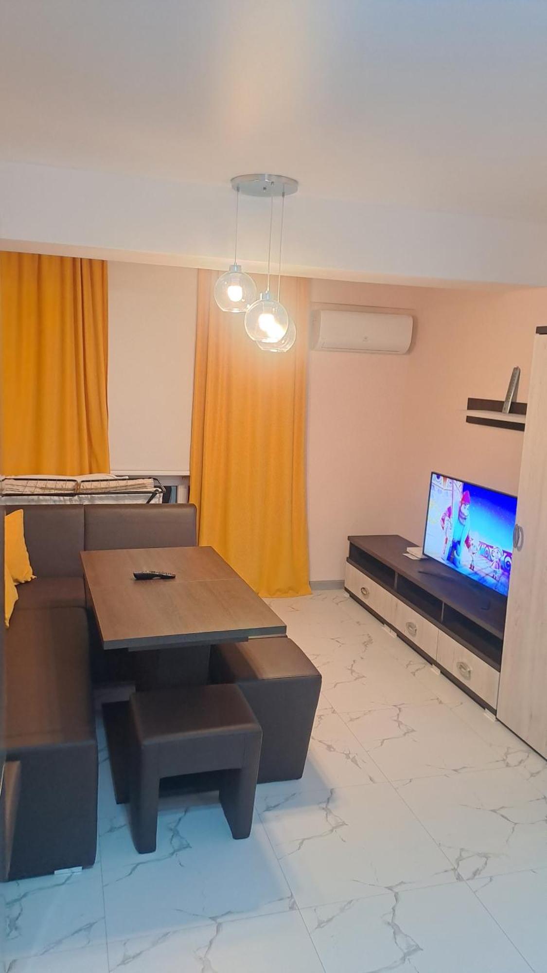 Airport 24&24 Car Parking Appartement Chişinǎu Buitenkant foto