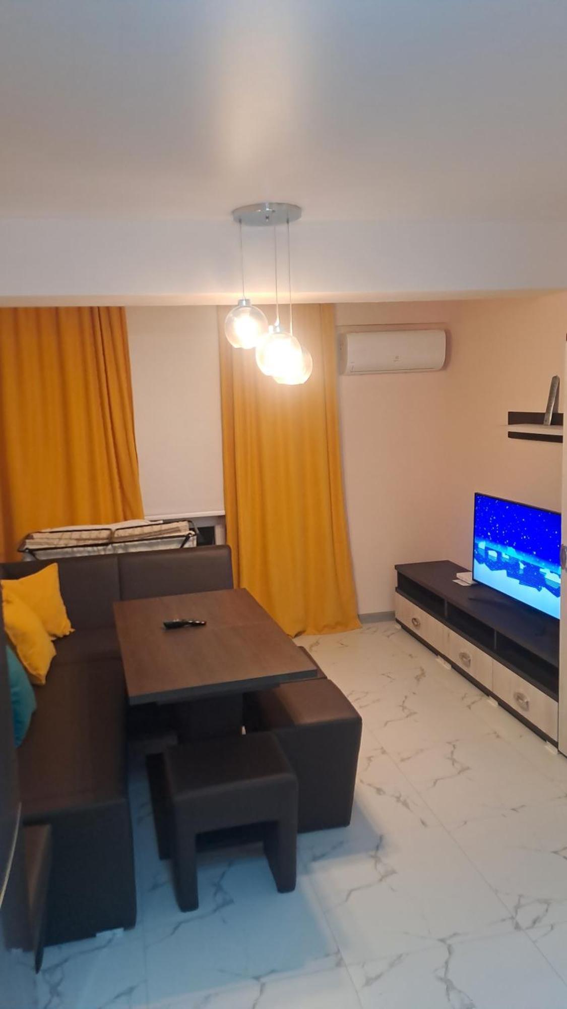 Airport 24&24 Car Parking Appartement Chişinǎu Buitenkant foto