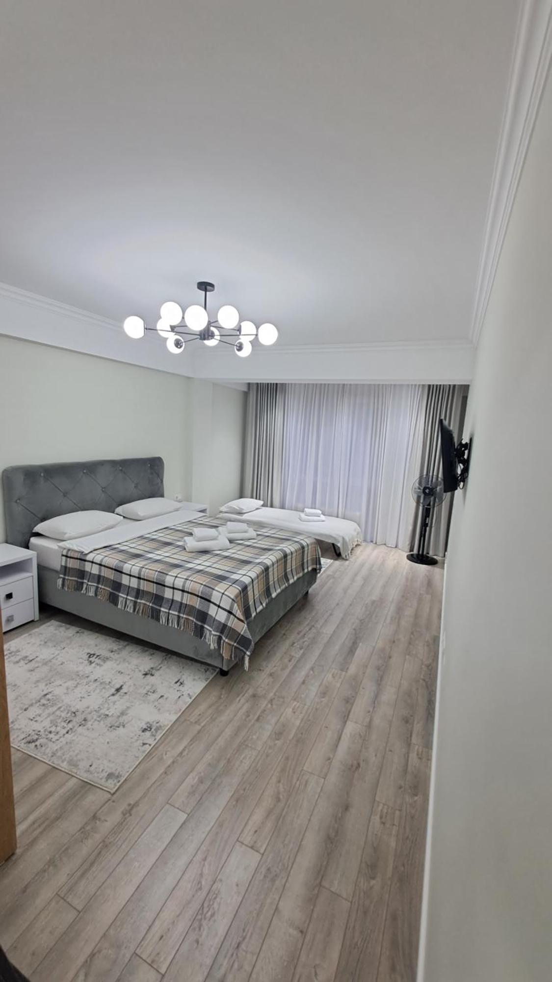 Airport 24&24 Car Parking Appartement Chişinǎu Buitenkant foto