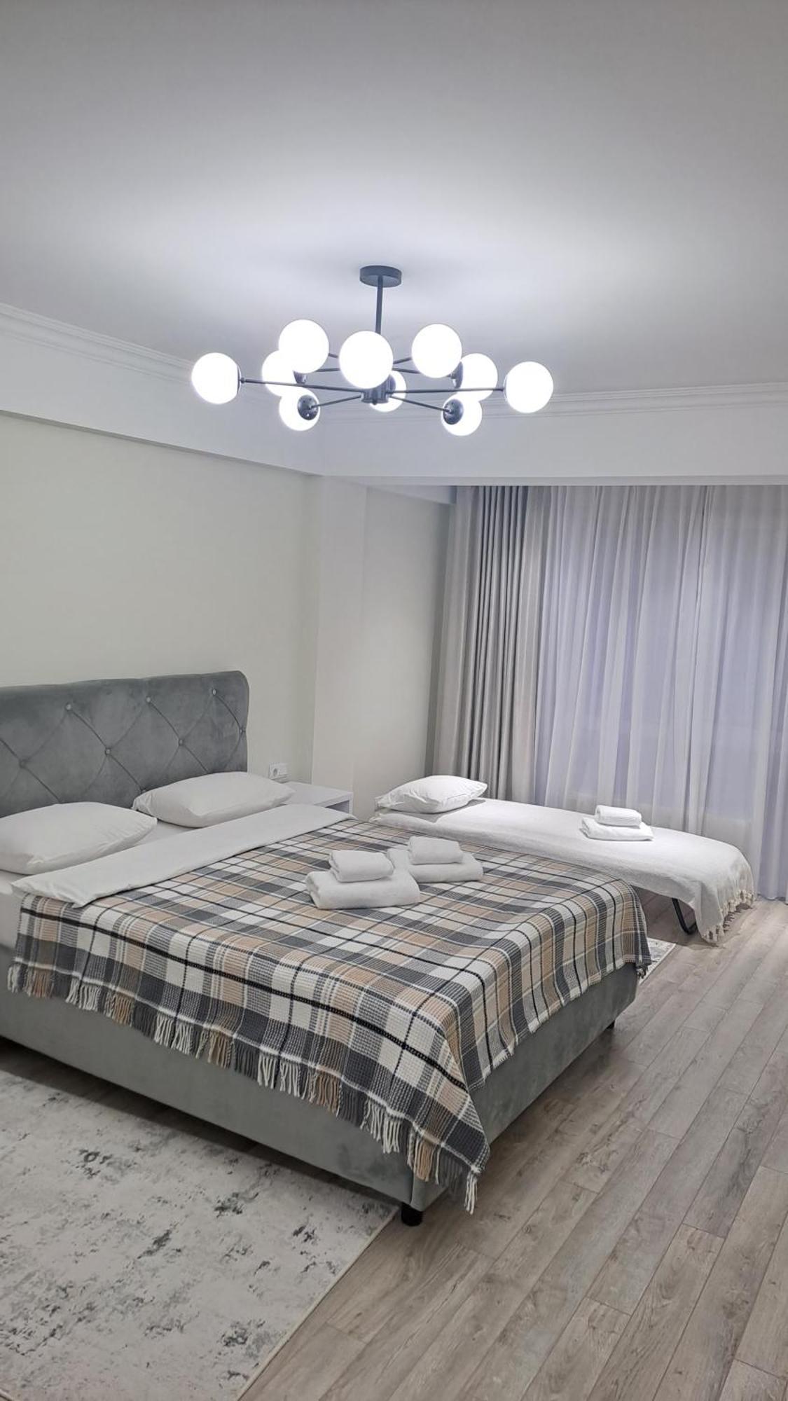 Airport 24&24 Car Parking Appartement Chişinǎu Buitenkant foto