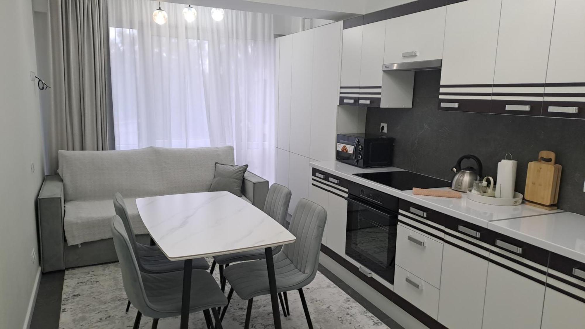 Airport 24&24 Car Parking Appartement Chişinǎu Buitenkant foto