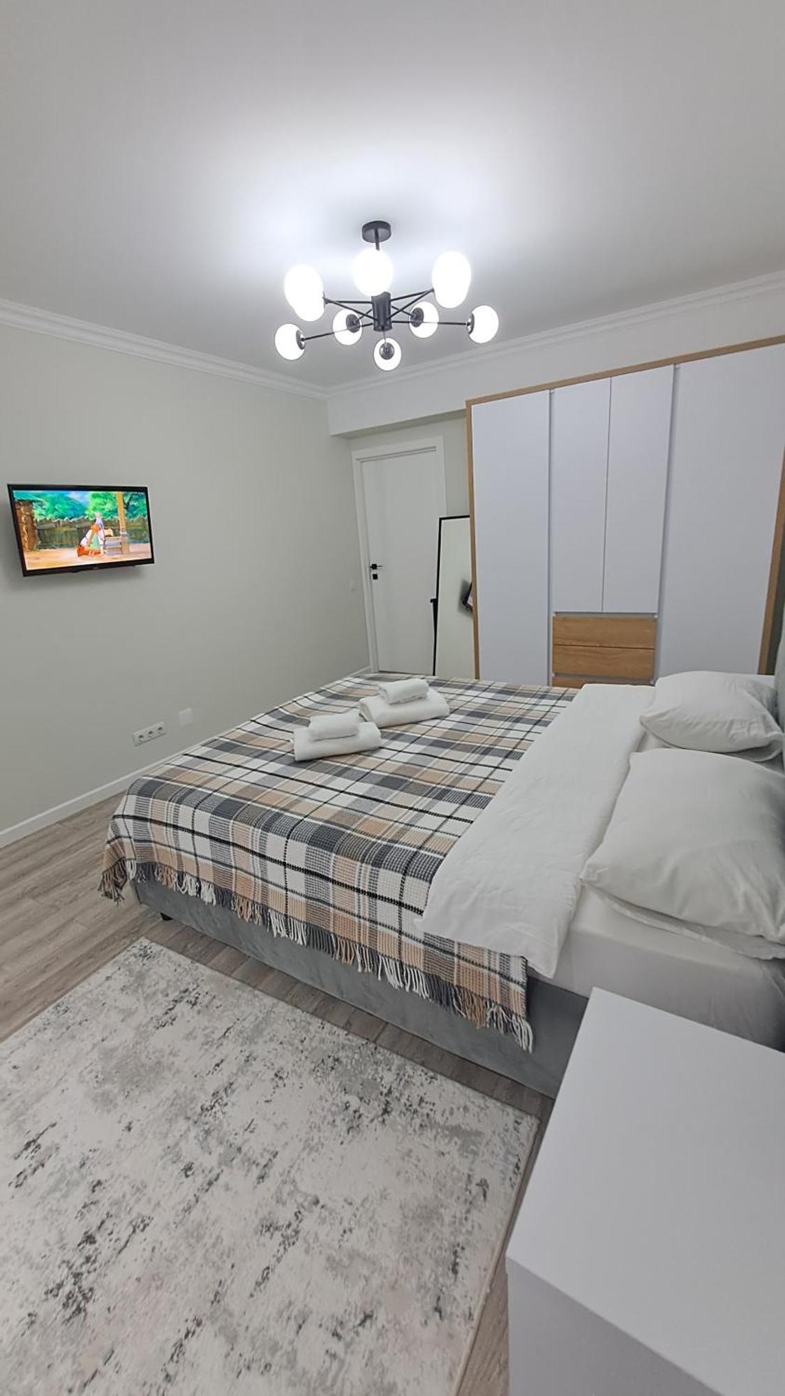 Airport 24&24 Car Parking Appartement Chişinǎu Buitenkant foto