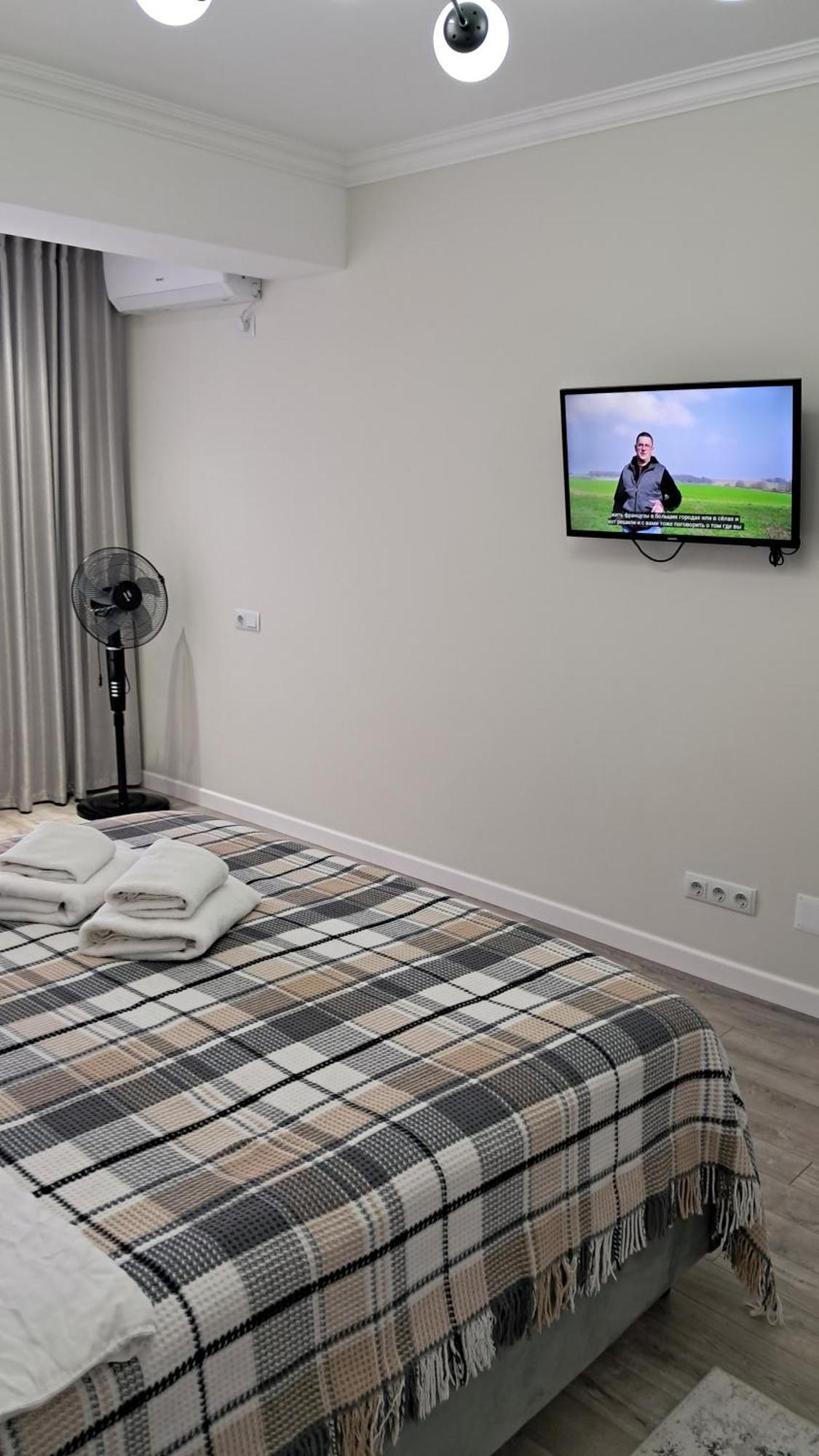 Airport 24&24 Car Parking Appartement Chişinǎu Buitenkant foto