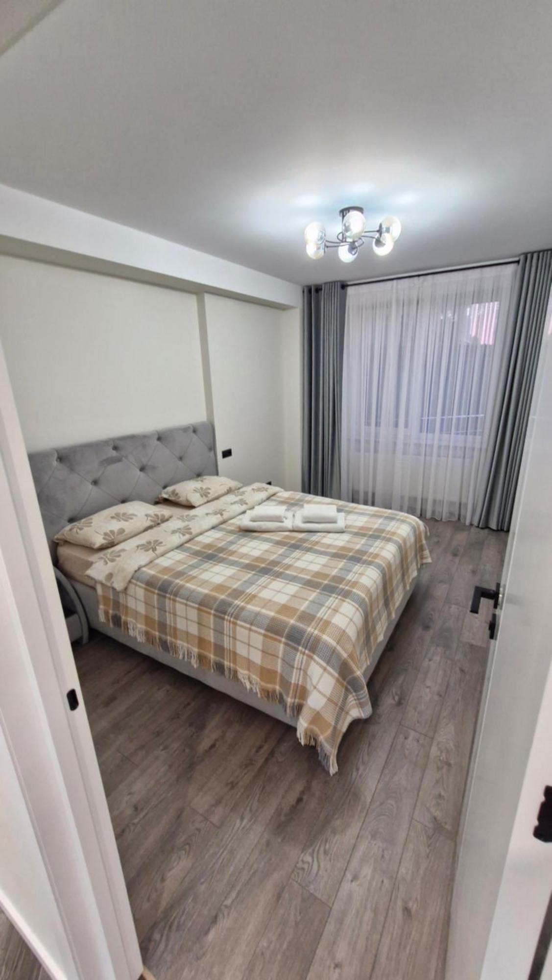 Airport 24&24 Car Parking Appartement Chişinǎu Buitenkant foto
