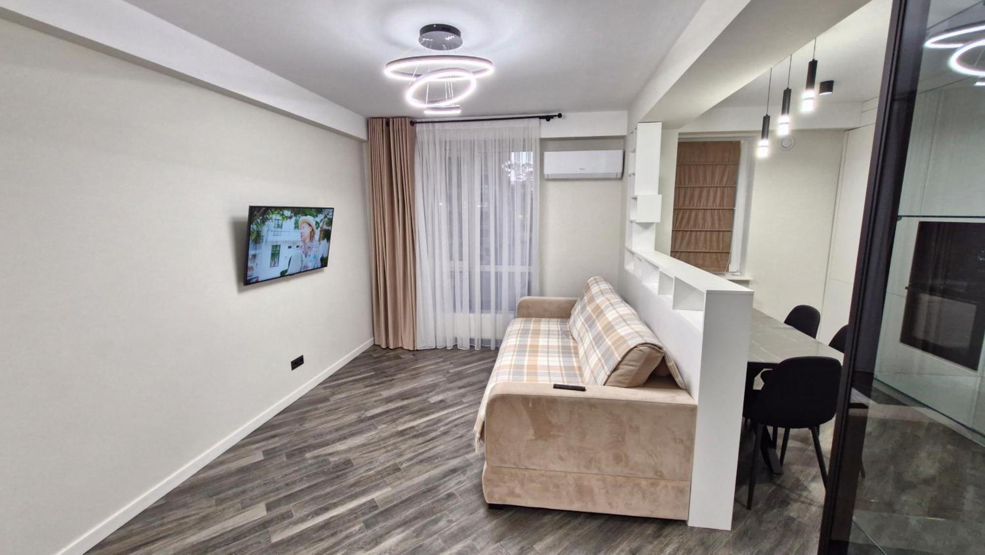 Airport 24&24 Car Parking Appartement Chişinǎu Buitenkant foto